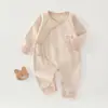 Ropa de bebé Anyang, estilo primavera y otoño, mameluco a rayas de algodón de colores con mariposa, ropa de bebé, ropa de dormir sin costuras