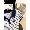 Estilo Casual Sencillo Polo Rayado Bloque de Color Suéter de Punto Oso Hueco 2026 Verano Nuevo Elegante Top Reductor de Edad