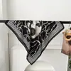 Pañuelo Cuadrado de 70 cm Nuevo Geométrico Bloque de Color Imitación Seda Moda Europea y Americana Turbante Pañuelo para el Cuello Chal Pequeño