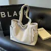 Bolsa de veludo feminina da moda 2024 outono nova chegada bolsa de ombro axila bolsa grande capacidade bolsa de viagem da moda