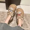 Chinelos Fofos de Desenho Animado Confortáveis de Dedos para Uso Externo Feminino Outono e Inverno 2025 Nova Moda Antiderrapantes Quentes Chinelos de Dedos