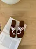 Primer encuentro: Sandalias de cuña con estampado de lunares y tira para el dedo del pie para mujer, Nuevo modelo Verano 2026, Súper estilosas y cómodas para usar en la playa