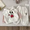 Conjunto infantil de três peças para o início do outono, modelagem solta, estampado com estrelas, estiloso, tridimensional, slim fit, versátil