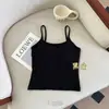 Nova regata lisa simples para mulheres, adequada para usar sob um blazer, com sutiã embutido e bojos, pode ser usada como top externo