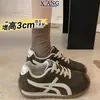 Sapatos de Treino Alemães com Cadarço de Couro Genuíno Sapatos Femininos com Veludo Extra Sapatos Casuais Esportivos de Algodão Novo Estilo Outono/Inverno 2026 Sapatos Versáteis Forrest Gump