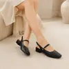 2026 Verano Nuevo Estilo Huecas Transpirables Zapatos de Mujer Retro Mary Jane Zapatos Suela Suave Cómodos Zapatos de Punta Cuadrada Baja Transfronterizo