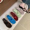 Chinelos de Salto Anabela Cor Sólida para Mulheres Usarem Sapatos de Salto Alto com Saias e Sandálias para Mulheres Verão 2025 Novo Estilo Quente
