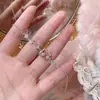Pulseira de Flor com Zircônia Super Brilhante Estilo Quente 2025 para Mulheres, Pulseira Exquisita de Nicho de Alto Padrão, Joia de Mão Simples e Versátil