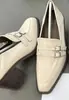 Mocasines retro de cuero estilo británico con doble hebilla, caracterizados por un tacón grueso, diseño sin cordones, adecuados para ir al trabajo, versátiles y que ofrecen una sensación relajada y cómoda
