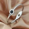 Pulsera estilo coreano de oro rosa de 18 quilates abierta con concha negra de acero de titanio con números romanos para mujer, joyería pulsera que combina con todo que no se decolora
