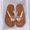 Stock Listo, Lindas Chanclas Planas de Corazón de Dibujos Animados para Mujer Verano Ropa de Exterior 2024 Nuevas Súper Calientes Antideslizantes