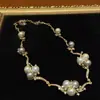 Collar con Chapado de Bronce Antiguo Occidental 18K Oro Vintage con Tres Colores Mixtos Nicho Noble Exquisito Lujo Calidad