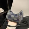 Bolso de mezclilla para mujer 2023 Popular Nueva Moda Casual Sencillo Bolso Baguette Cadena Retro Portátil Bolso de Hombro