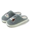 Pantuflas de algodón con bordado de cachorro de dibujos animados, pantuflas de interior para invierno, cálidas y antideslizantes, lindas y peludas, adecuadas para hombres y mujeres