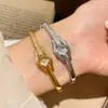 Pulseira de Ouro Real 18K Banhada com Zircônia Cruz Ferradura Fecho Corrente de Mão de Luxo Leve Alta Qualidade Fashion Joia de Mão Simples para Mulheres