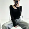 Camisa Base Feminina Slim Fit para Outono e Inverno com Design Sexy de Gola Halter, Top Moderno e Único, Combinada com uma Camiseta de Manga Longa