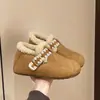Ropa exterior forrada de polar 2026, zapatos gruesos tipo mula cálidos para mujer con suela gruesa, nuevos zapatos de algodón peluche para otoño e invierno, con aumento interno de altura