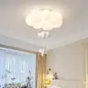 Lámpara de techo para dormitorio con forma de nube, color crema, diseño minimalista, nueva, adecuada para habitaciones infantiles, estilo moderno, hierro