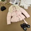 2026 Invierno Nuevo Estilo Coreano Cuello Grande de Piel Cintura ceñida Adelgazante Chaqueta de Algodón Ropa de Abrigo para Mujer Corta Gruesa Cálida Súper Bonita