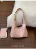 Bolsa Tote Rivet Casual para o Trabalho Nova Primavera Grande Capacidade Estilo Retrô Feminina de Alto Valor Ombro Único Sob o Braço