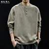 "Fibra de algodón natural" Sudadera estilo retro americano con cuello Henley, top básico suelto de manga larga para hombre, nuevo estilo de otoño
