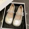 Sapatos femininos estilo francês com laço retrô de strass, sola macia, modelo Mary Jane JK, novo modelo outono 2026, com uma tira, corte baixo