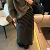 Falda de Punto a Rayas Negras y Grises con Bloques de Color Estilo Coreano para Mujer, Versión Engrosada Otoño e Invierno, Talla Petite, Cintura Elástica, Falda Larga Recta de Corte A