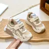 Zapatillas blancas para niños, unisex, nuevo estilo primavera/otoño, zapatos para actuaciones escolares, versátiles, de suela blanda, para niños de talla mediana y grande, zapatillas deportivas