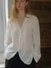 Camisa Feminina Nice Peole2026Ss de Linho Estilo Francês Bordada com Decote V em Renda Transparente com um Toque Sonhador