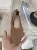 2026 Sapatos Femininos de Malha Respirável Tamanho Grande Preto e Amarelo Moda Casual Sapatos Slip-On Entrega em 48 Horas Sapatos Femininos Tamanho Grande Palavras-Chave Quentes