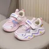 Sapatos Infantis 2026 Novos Sapatinhos de Bebê Sapatos Leves para Crianças que Estão Aprendendo a Andar Meninos e Meninas Malha Respirável Sapatos Funcionais