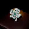 Broche Elegante de Grama da Sorte de Luxo Leve de Alta Qualidade com Zircônia Microincrustada Moda de Alta Qualidade Versátil para Casaco, Terno, Acessórios de Jantar