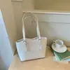 Bolso con diseño de nicho de moda, gran capacidad, bolso de hombro único para debajo del brazo para mujer, nuevo bolso tote de moda 2026 para salir