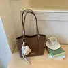 Bolso con diseño de nicho de moda, gran capacidad, bolso de hombro único para debajo del brazo para mujer, nuevo bolso tote de moda 2026 para salir