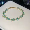Azul Glaciar Mojito ~ Pulsera de Flor de Gota de Agua de Zircón Fresca y Elegante, Pulsera de Lujo Ligero de Gama Alta, Accesorio de Mano Estilo Vacaciones