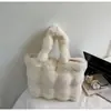 Bolsas de Felpa Lindas para Otoño e Invierno para Mujer 2026 Nuevo Bolso Tote Elegante de Gran Capacidad Bolso de Hombro de Moda Casual Transfronterizo