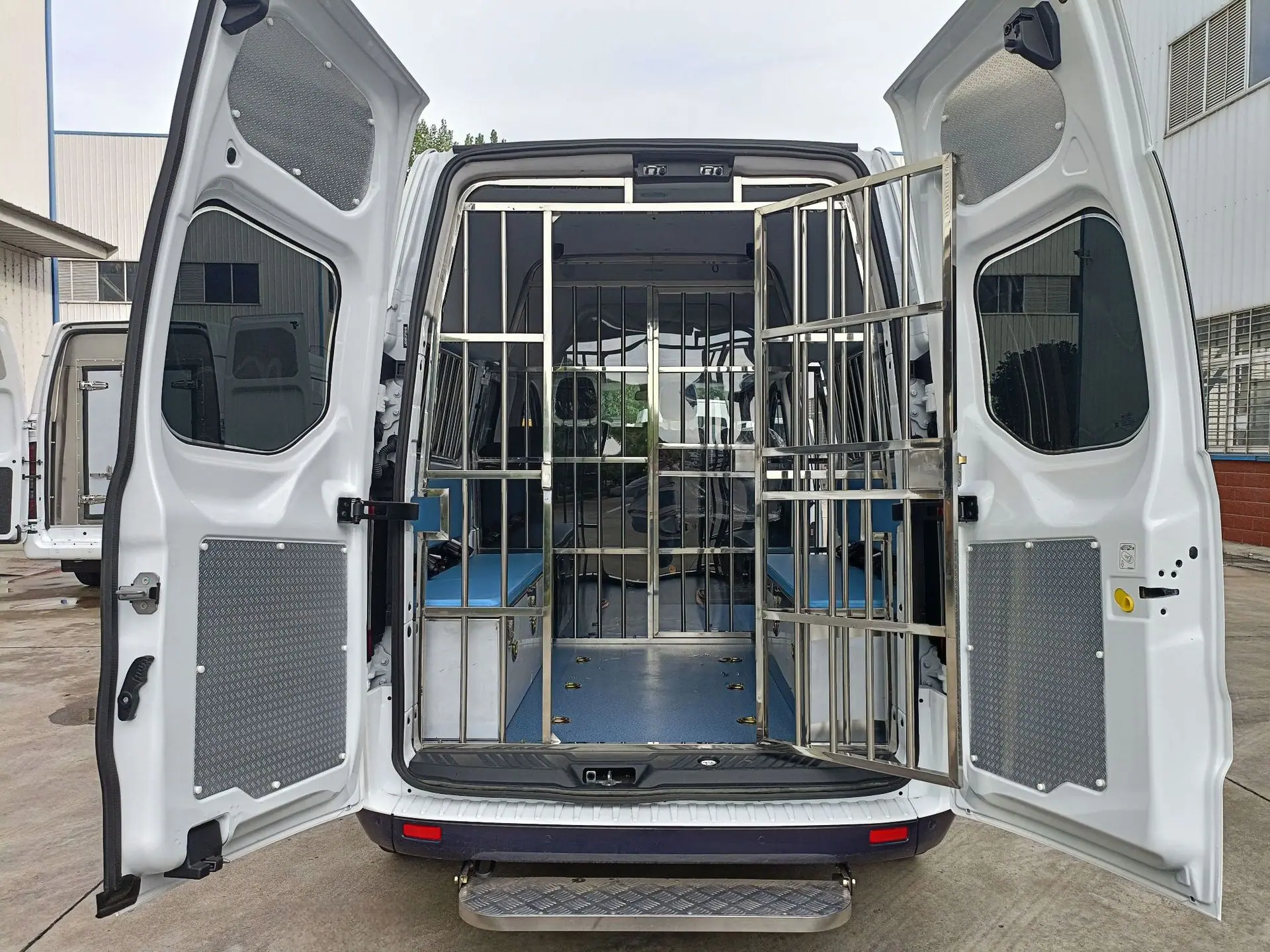 新款362囚车 (10).jpg