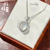 Colgante de ágata helado con cabujón en forma de huevo, colgante ovalado de jade totalmente engastado con diamantes, disponible en múltiples colores, cadena de clavícula de lujo ligera
