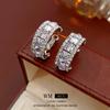Aretes Redondos Asimétricos de Aguja de Plata, Estilo Sencillo y Fresco, Aretes de Moda Europeos y Americanos, Lujo Accesible y Aretes de Gama Alta para Mujeres