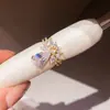 Anillo Abierto de Flor con Gota de Agua de Circonia Chapado en Oro Real de 18k Anillo para Dedo Índice de Lujo Ligero y Acabado de Alta Gama Banda de Anillo Exquisita para Mujer