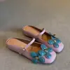 Moda Casual Feminina Nova Primavera/Verão 2026 Sapatos Meia-sapatilha com Biqueira Fechada Floral Francês para Mulheres Comércio Transfronteiriço
