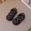 Sandalias de verano cerradas para bebé, zapatos transpirables para niños, modelo nuevo 2026, zapatos de suela suave para que los niños pequeños caminen, zapatos de playa antideslizantes