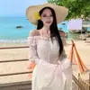 Vestido Longo Plissado de Um Ombro com Babados Estilo Francês para Mulheres, Novo Estilo, Elegante, Acinturado, Estilo Festa, Branco