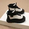 Sapatos Casuais de Algodão para Crianças 2025 Novo Estilo de Inverno Sapatos Peludos para Meninas com Forro de Lã Sapatos de Algodão para Bebês Meninas Botas de Neve