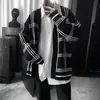 Suéter cardigan de moda versátil a cuadros estilo coreano para hombre de otoño, chaqueta suéter casual holgada de moda para hombres jóvenes