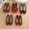 Sapatos Vermelhos Pequenos Femininos Outono Estilo Coreano Ins Laço Baixo Salto Baixo Sapatos de Camada Única Femininos Bico Redondo Baixo Suaves Sapatos de Salto