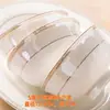 Louças de Mesa de Cerâmica Jingdezhen Conjunto de Pratos Domésticos Combinação de Pratos Porcelana Óssea Louças Leves de Luxo e Hashis Presente Atacado