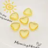 Color transparente con agujero para colgar pequeño colgante de corazón de melocotón amor corazón cuentas material para bisutería DIY collar pendientes colgante