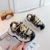Zapatos de Playa de Malla Transpirable de Moda para Niños 2026 Primavera/Verano Nuevos Zapatos Deportivos Versátiles para Niños Sandalias Huecas de Punta Cerrada