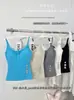 3271 # Nova coleção de outono: uma camisola simples, de cor sólida, com decote de renda e detalhes de botões, perfeita para usar em camadas ou sozinha